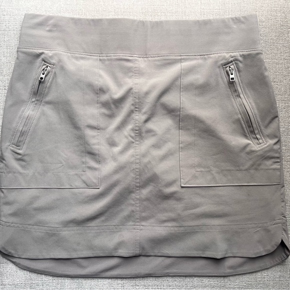 Athleta :: Chelsea Cargo Pocket Lined:: Skort :: Size 6 - Picture 3 of 11